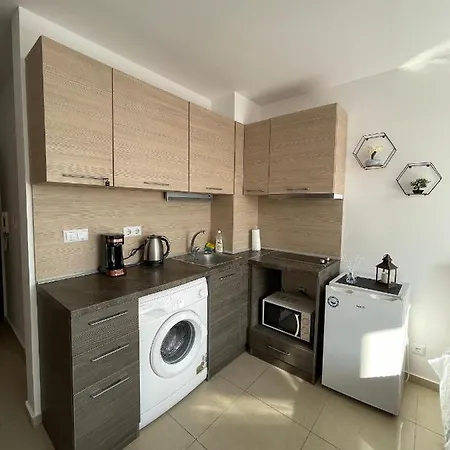 Admiral Plaza מלון דירות